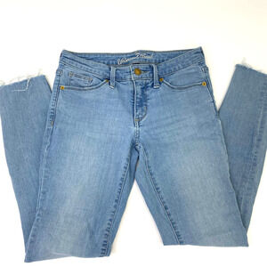 Universal Thread Jeans Womens 0/25R Low Rise Skinny Distressed Raw Hem Light
